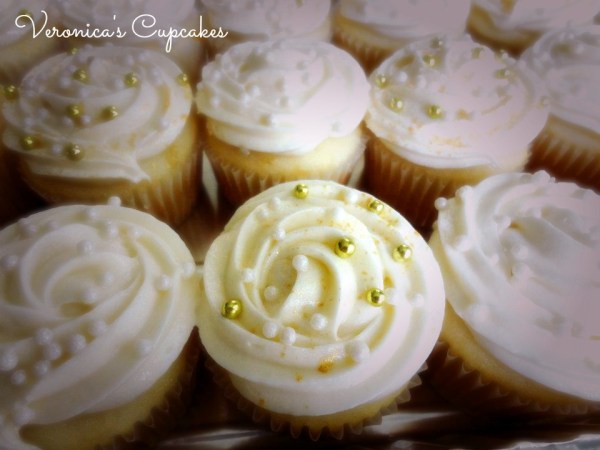 White Wedding Cupcakes | veronicascupcakes.com